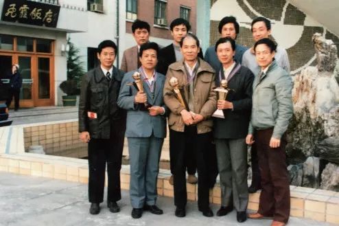 随着比赛的, 他体育场馆, 年代