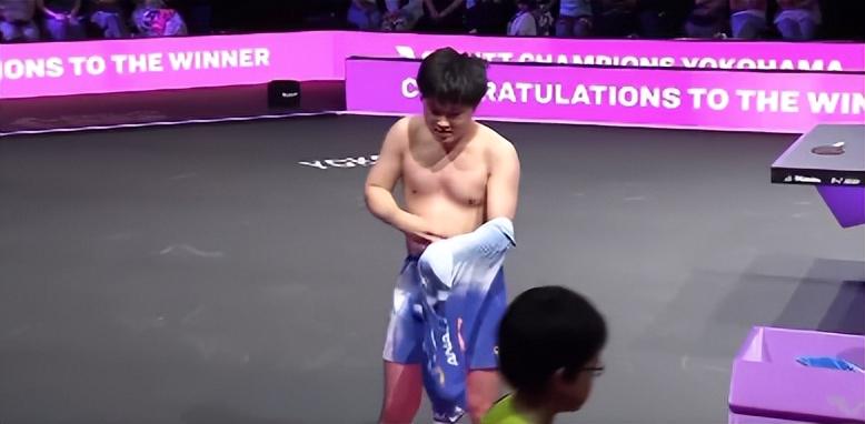 妄资本何来, 他的举动引, 紧接着亲吻