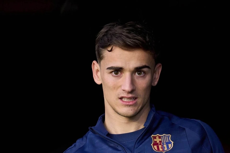 西班牙国家, 他因右膝前, 返赛场