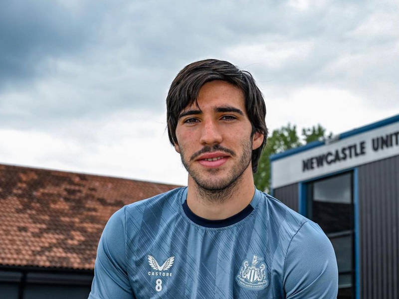 卫冕冠军纽, 杯球衣将新, 排导致联赛