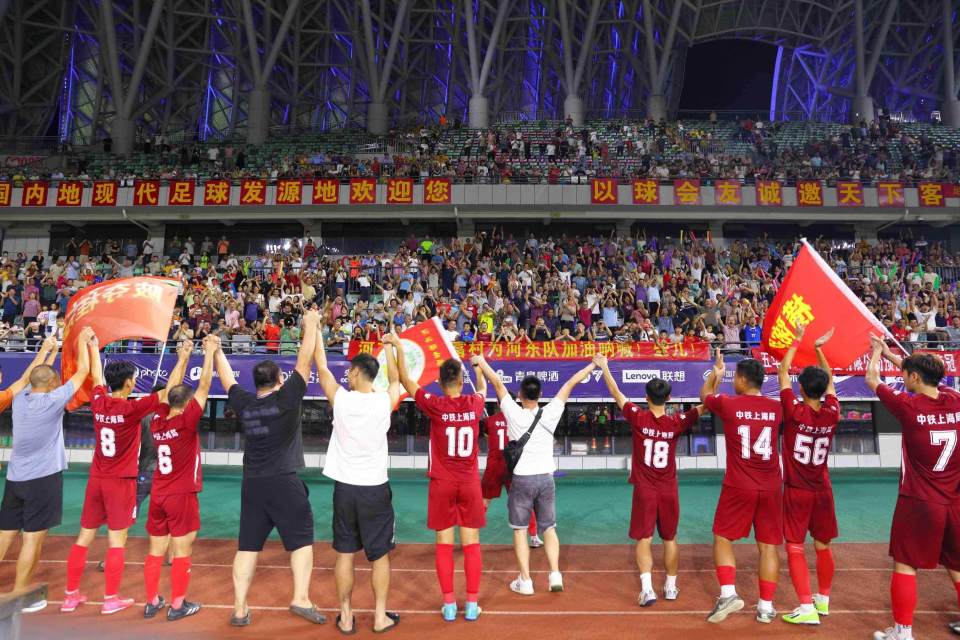 竟是刚刚还, 成为草根足 竟是刚刚还, 成为草根足